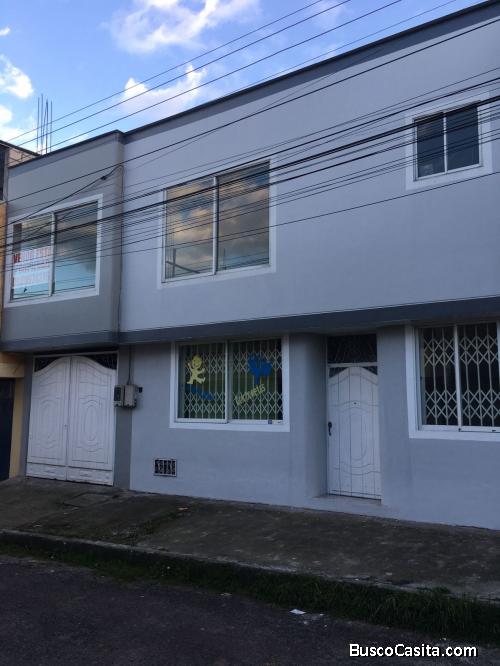 VENDO CASA en el sector de El Conde, Aymesa, sur de Quito.