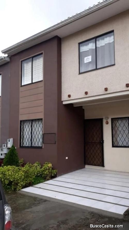 Se vende Casa -  Ciudadela Lagunas del Sol - El Valle -Cuenca