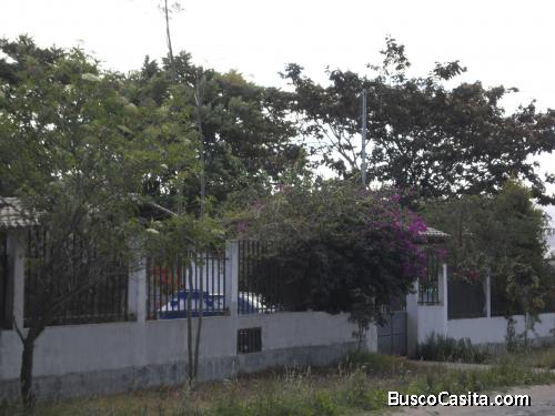 Venta Terreno con casa en Yaruquí 1.555mtr2. Todo servicio 