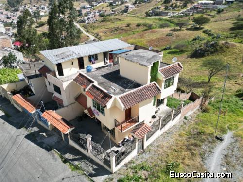 Vendo casa Esquinero de dos plantas en la Clodoveo jaramillo
