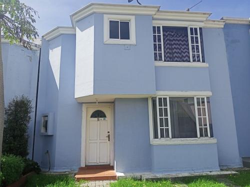 ALCAZAR, casa de 3 dormitorios, 2 estacionamientos, patio, 