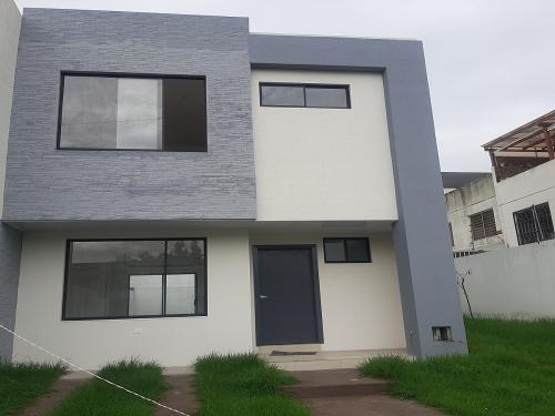 Vendo casas VIP, independientes y con terreno, en Sangolqui, 110m2