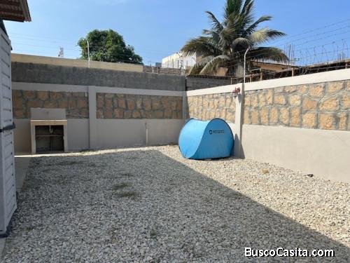 CASA EN VENTA CONFORMADA POR 3 SUITES INDEPENDIENTES, UBICADA EN SALINAS