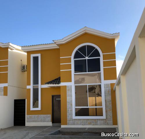 Hermosa Casa en Urbanizacion Rania - Manta