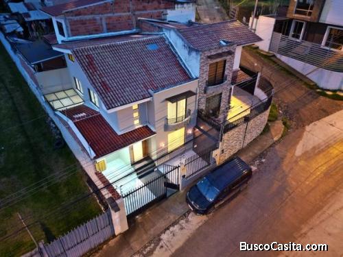 HERMOSA CASA POR EL SECTOR DEL ORO  VERDE