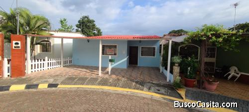 Valle alto etapa New York 3 cuartos y 2 baños con parqueo bajo techo para 3 carros