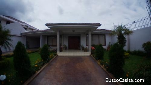 casa residencial de venta en Cuenca sector Av. Don Bosco