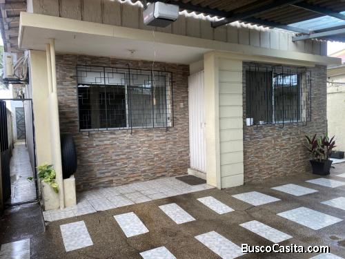 SE VENDE CASA RENTERA EN URDESA CENTRAL