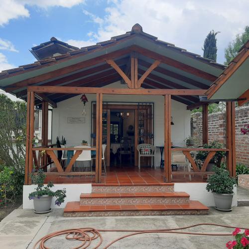 LOS CHILLOS, vendo propiedad de 1176m2 de terreno y 387m2 de construcción