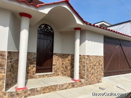 CASA EN VENTA DE 1 PLANTA CON 3 SUITES INDEPENDIENTES UBICADA EN SALINAS