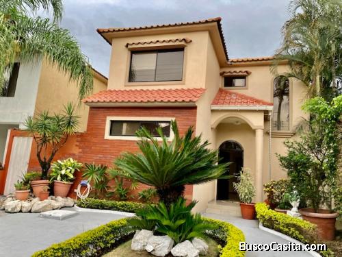 VENTA DE BONITA CASA EN URBANIZACION VIA AL SOL