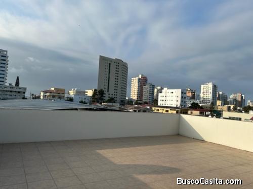 CASA ESQUINERA DE 3 PLANTAS MAS TERRAZA UBICADA A 3 CUADRAS DEL MALECON SALINAS