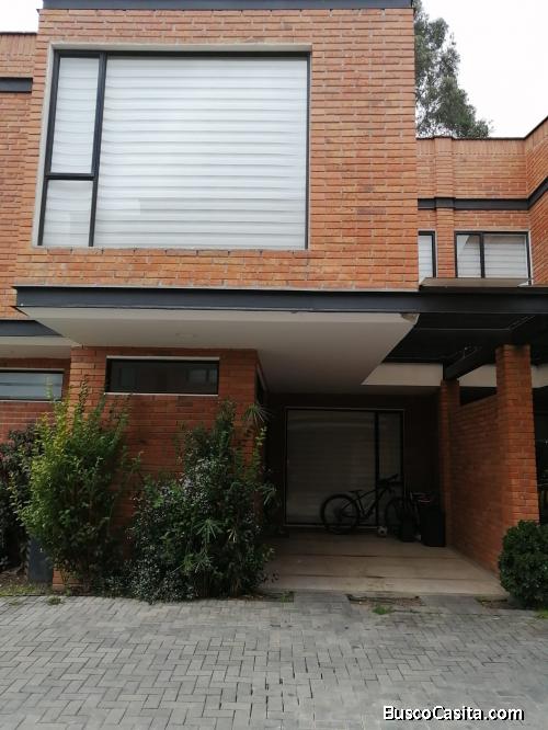 Se vende casa en condominio