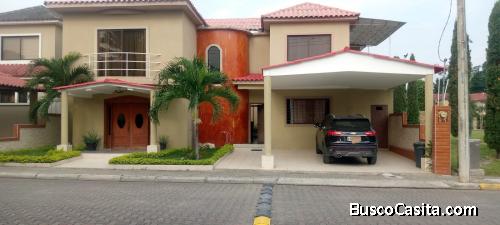 CASA SI, HERMOSA CASA EN VIA A LA COSTA