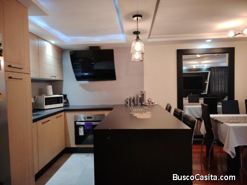 Casa en Venta - Conjunto Villaloma, Centro Norte de Quito