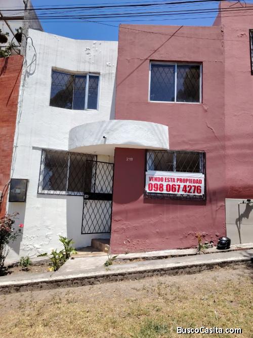VENDO CASA EN CONJUNTO HABITACIONAL TERRAZAS DEL PICHINCHA, Sector La Mena, Sur de Quito.