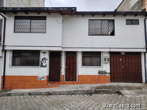 VENDO CASA RENTERA SECTOR LAS CASAS BAJO Centro norte Quito.
