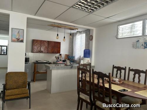 CASA EN VENTA CON 5 DORMITORIOS UBICADA EN BALLENITA 