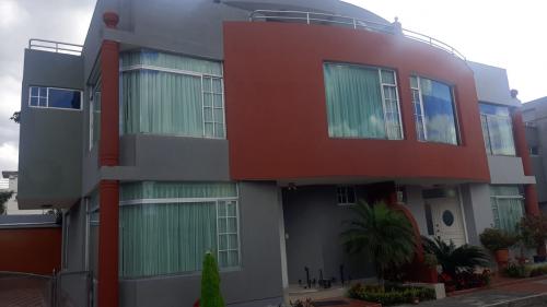 SAN JOSE, vendo casa en conjunto, 211m2 de construcción, 4 alcobas, 2 parqueos