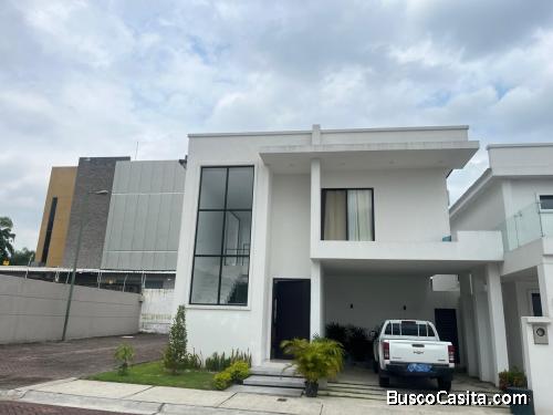 VENTA DE CASA POR ESTRENAR URB. PUNTA ESMERALDA