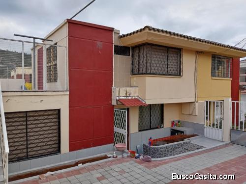 CASA EN VENTA- MITAD DEL MUNDO