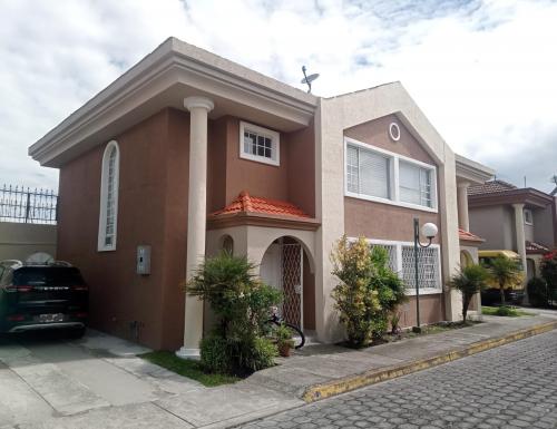 CHILLOS, vendo amplia casa en Urbanización, 4 dormitorios, estudio, 4 garages