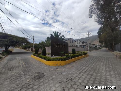 Casa en venta, sector Pomasqui, ingreso a La Pampa Conjunto Residencial Alcázar de Toledo,