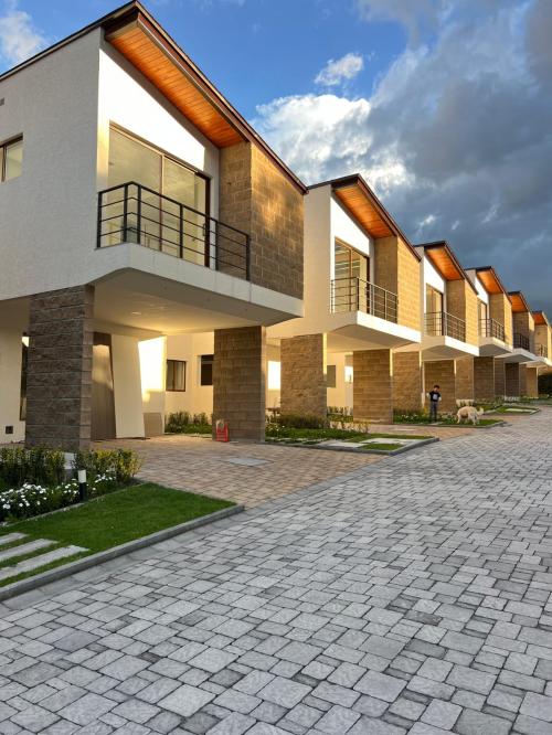 Casas estrenar de 181m2, Urb Pueblo Viejo, 3 dormitorios, 2 estacionamiento, terreno