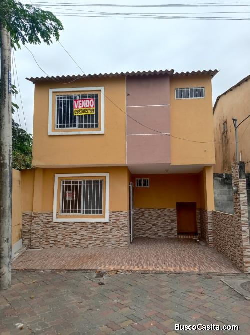 Vendo casa esquinera en Mucho Lote 2, Alameda del Rio 