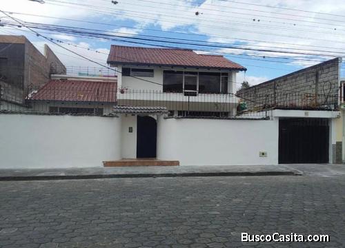 AMPLIA CASA EN VENTA – PERFECTA PARA FAMILIA O USO COMERCIAL | IBARRA 