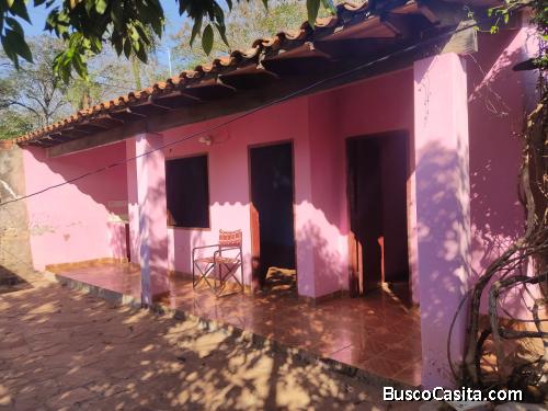 Vendo Casa en esquina a 5 cuadras de la ruta transchaco en M.R.A 