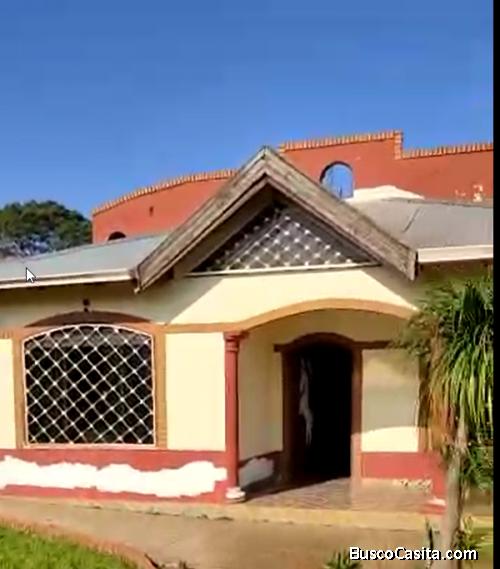 VENDO AMPLIA CASA CON PATIO EN LA CIUDAD DE FRAM 