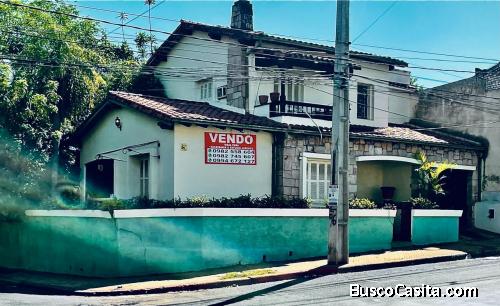 Vendo hermosa casa zona centro de Asunción, escucho ofertas