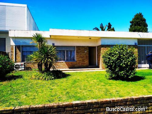 Casa de 5 dormitorios,  escritorio, 2 baños, 780 m2 totales, 150 m2 construidos cerca ANTEL ARENAS