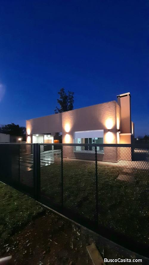 Casa a estrenar en Arenitas Blancas. Salto