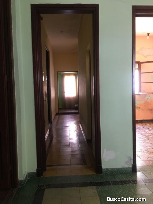 casa en buena estado en zona comercial de Villa del Cerro