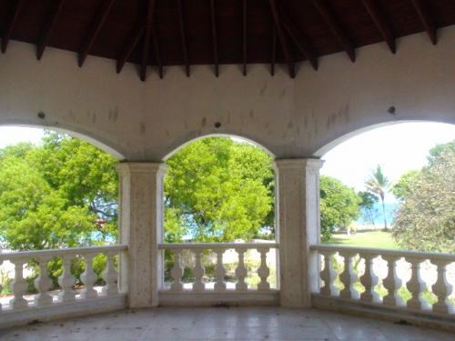 Oceanfront Villa a precio de terreno
