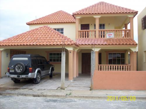 VENDO HERMOSA CASA EN LA CHARLES DE GOULLE