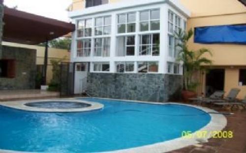 Vendo Casa en Alameda oeste , con 900 metros de const. y 946 de solar.