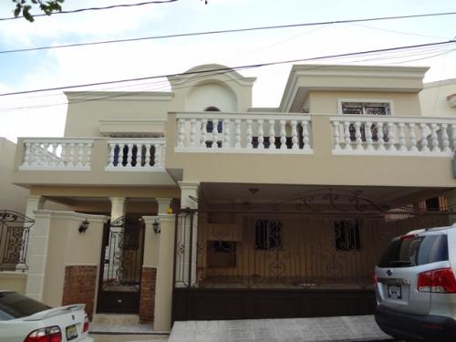 Vendo casa en Colinas del Seminario, con 332 metros de const.