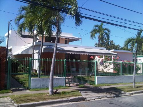 Vendo casa en Los Prados con 500 metros de solar.