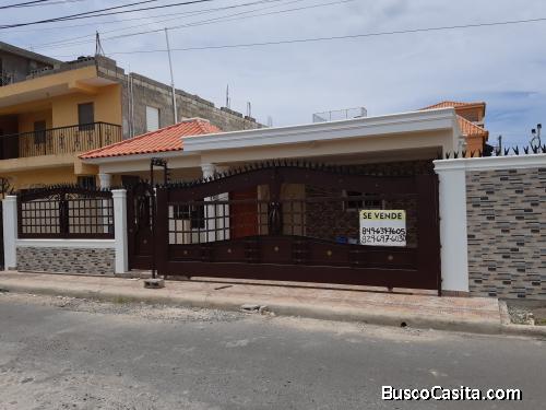 ????Excelente casa nueva con hierros incluidos en Santo Domingo Este.????                           