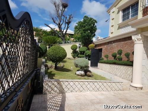 Casa en venta en Las Praderas  de 2 niveles con 526 mts de solar y 470 mts de construcción con termi