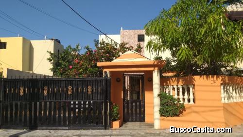 Amplia y acogedora casa, 2 niveles, residencial cerrado prox.Av.España