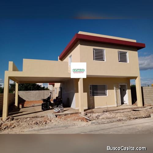 Casa de dos niveles en Residencial Romana, La Romana, RD.