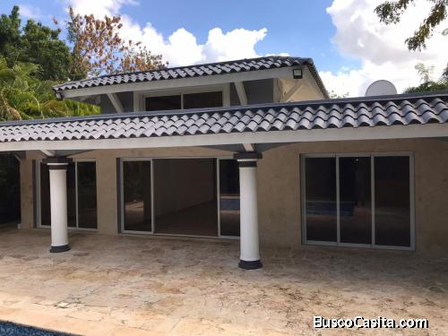 COMODA VILLA EN UN NIVEL, 3 HAB., PLAYA NUEVA ROMANA