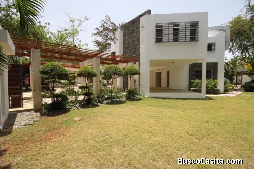 VENDO HERMOSA CASA EN BELLA VISTA.