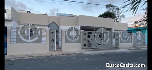 CASA DE VENTA EN EXCELENTE UBICACIÓN EN SANTO DOMINGO ESTE