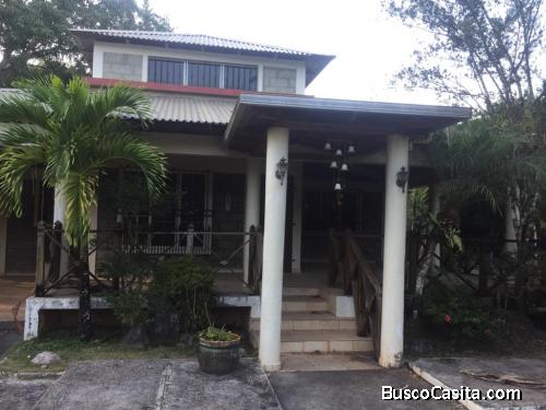 VILLA CAMPESTRE CON RÍO Y PISCINA DE VENTA EN MONTE PLATA