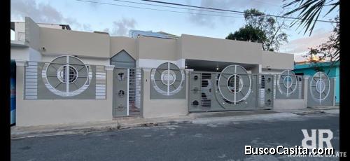 CASA DE VENTA EN LA AV. ESPAÑA SANTO DOMINGO ESTE